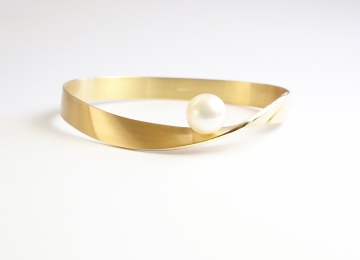 Slavenarmband met Parel gouden_armband.jpg