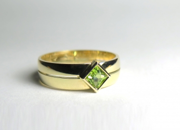 Geel gouden ring met Peridoot ring_met_peridoot_2.jpg