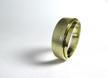 Dubbele geel gouden ring gouden_ring_met_princes.jpg