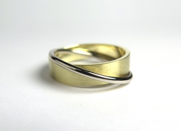 Geel/wit gouden ring 2 gouden_ring.jpg