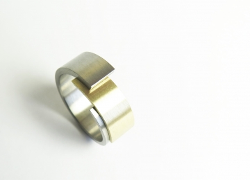Titanium/geel gd. ring ring_182_breed_voor_site.jpg
