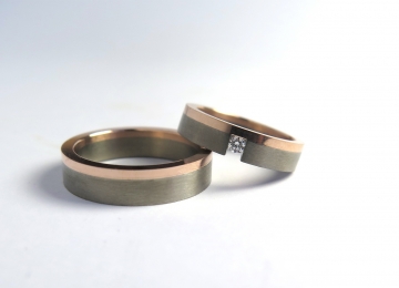 Titanium/ Rood Gouden Trouwringen 1 titanium_trouwringen_met_roodgoud.jpg