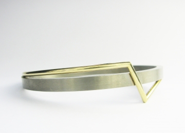 Titanium/geel gouden armband met ronde draad zigzag mr242.jpg