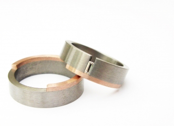 Titanium/Rood Gouden Trouwringen ringen_215_b_met_roodgoud.jpg