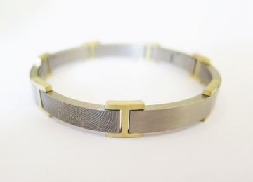 ATitanium schakelarmband met geelgoud titanium_schakelarmband.jpg
