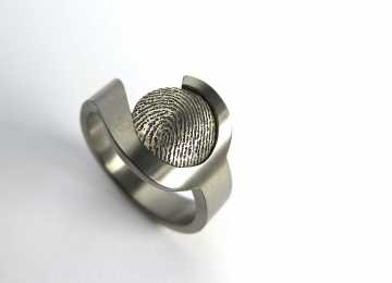 Titanium ring met vingerafdruk titanium_ring_met_vingerprint.jpg