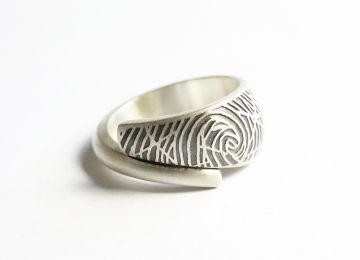 aZilveren ring met vingerafdruk zilveren_ring_met_vingerafdruk.jpg