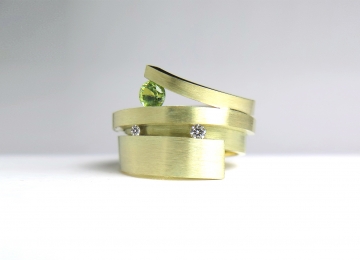 SaGeeldouden wikkel ring met Peridoot gouden_wikkelring_met_peridoot.jpg