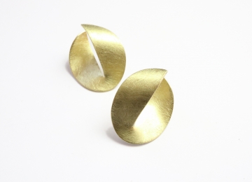 Geel gouden oorstekers 1 gouden_oorstekers_Marieke.jpg