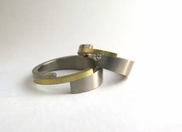 Titanium en geelgouden Trouwringen ringen_mr_191_met_0.05_en_mr_192.jpg