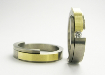 Titanium/Goud Trouwringen mr228_en_mr229_voor_ko.jpg